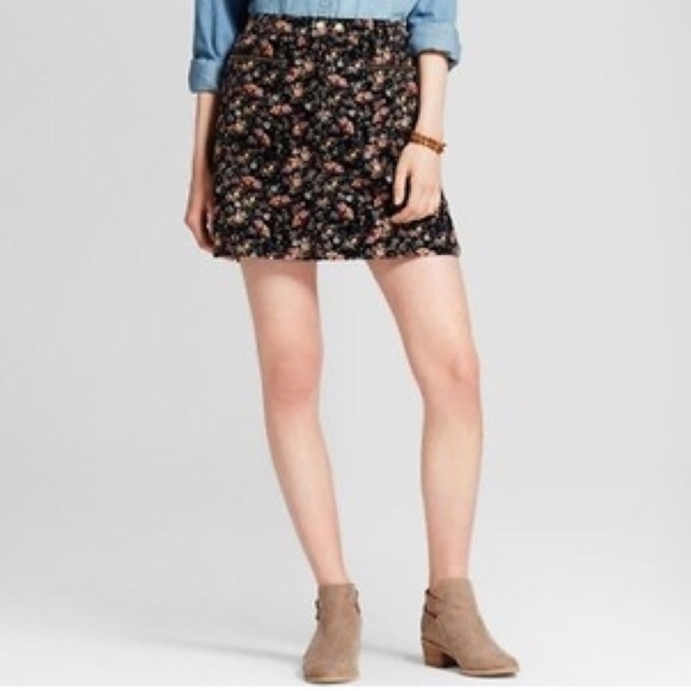 ❌ SOLD | Mossimo Plus Floral Corduroy Mini Skirt